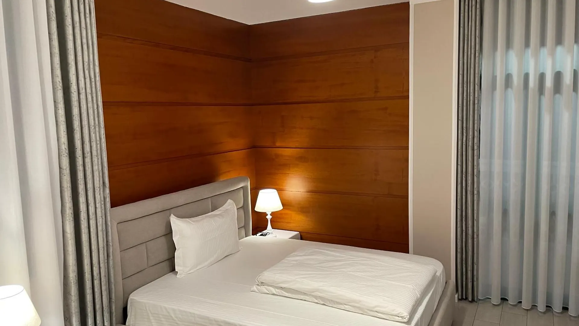 Appartamento Sun Tower Luxury Suite-View From Of Tirana Center
