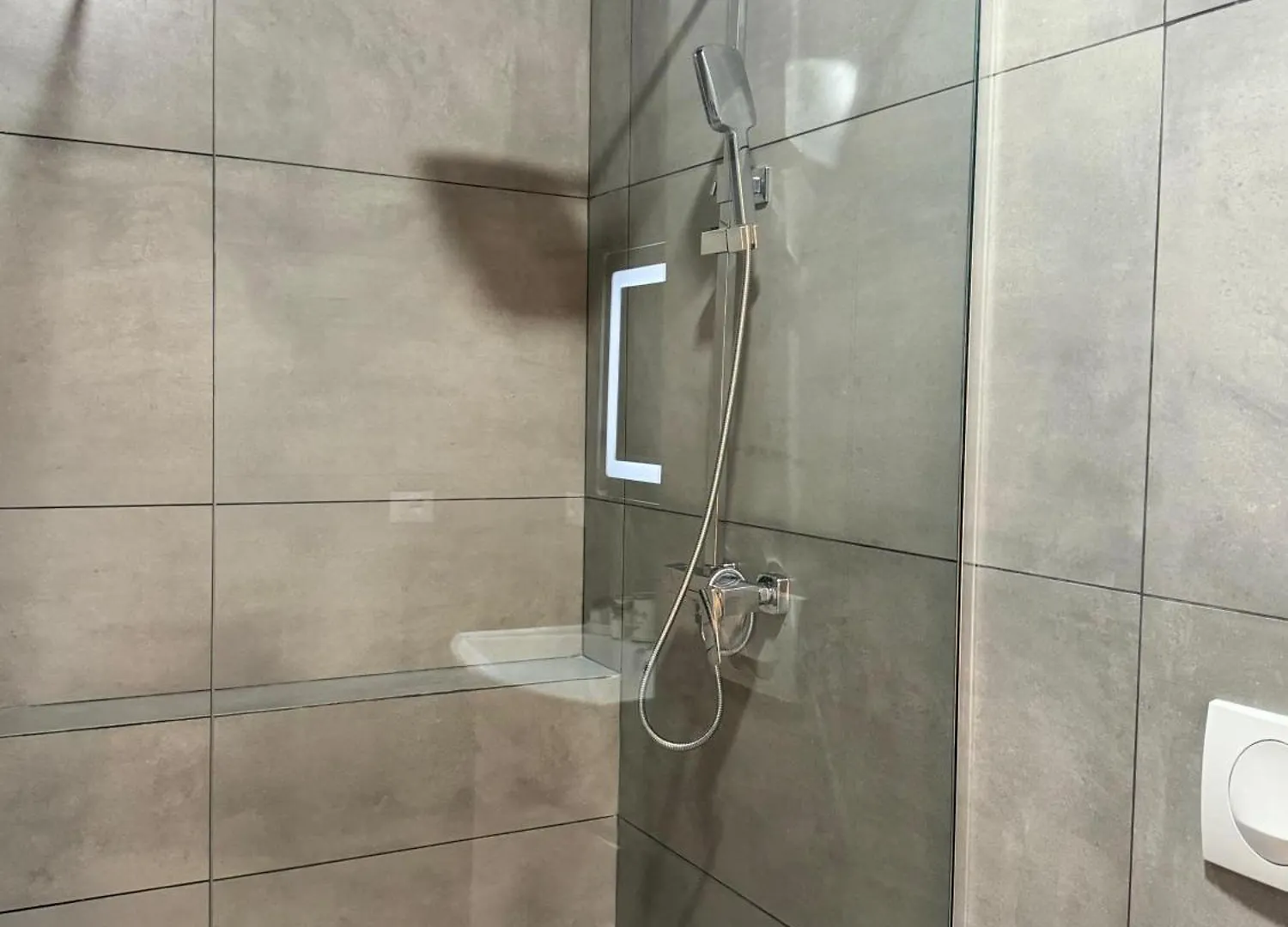Sun Tower Luxury Suite-View From Of Tirana Center 0*,