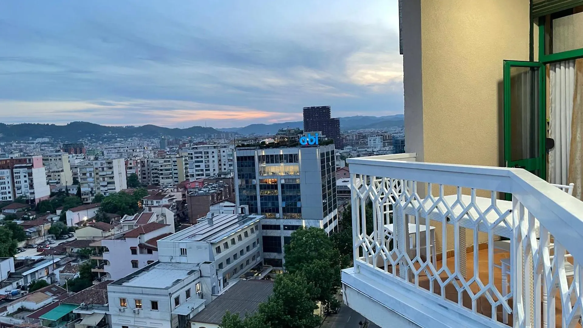 Sun Tower Luxury Suite-View From Of Tirana Center Albania