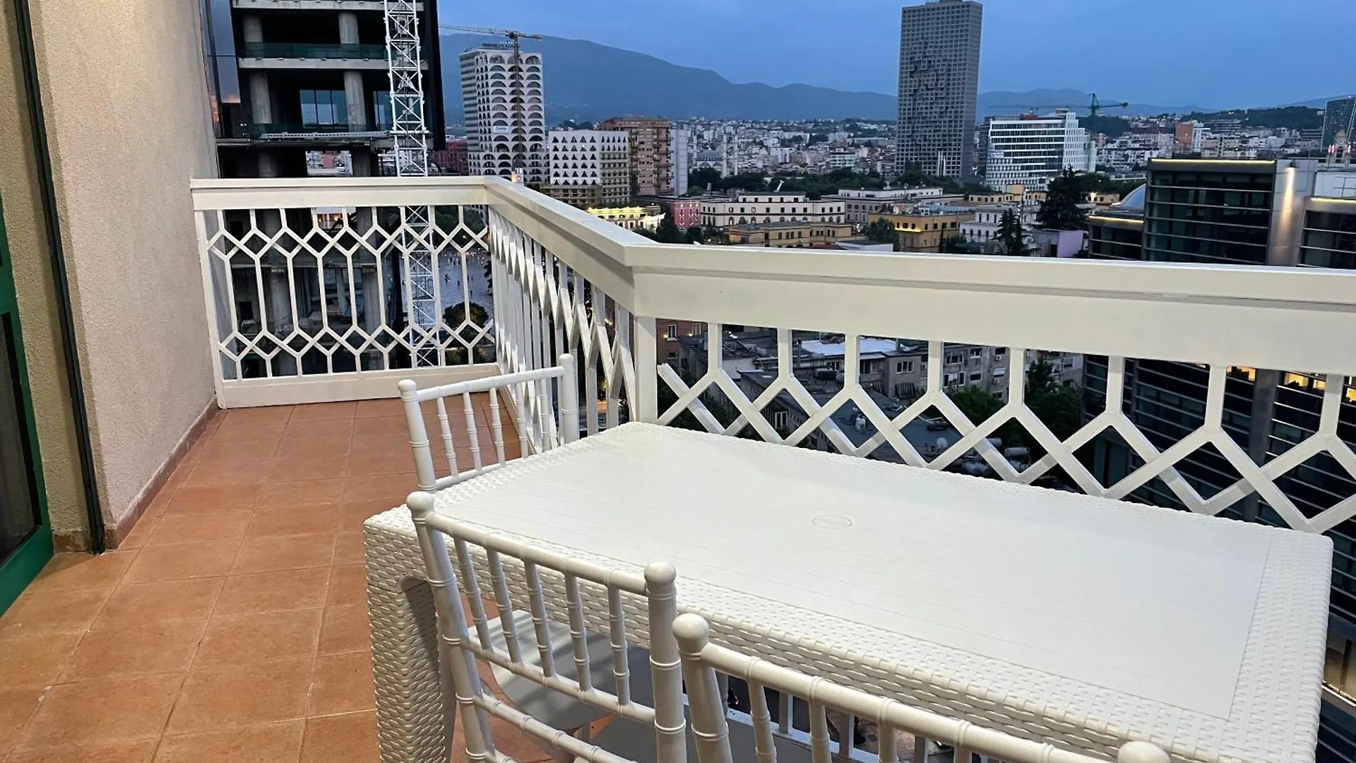 Sun Tower Luxury Suite-View From Of Tirana Center Lejlighed